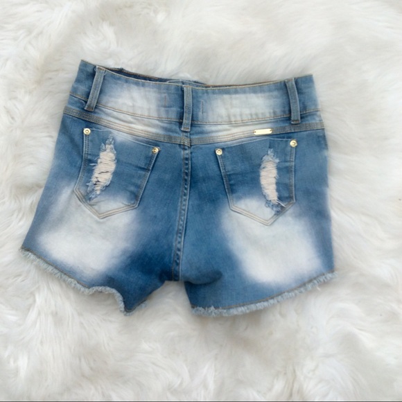 ♥️Great pair of destroyed jean shorts.Size 27 (29) - Picture 2 of 3